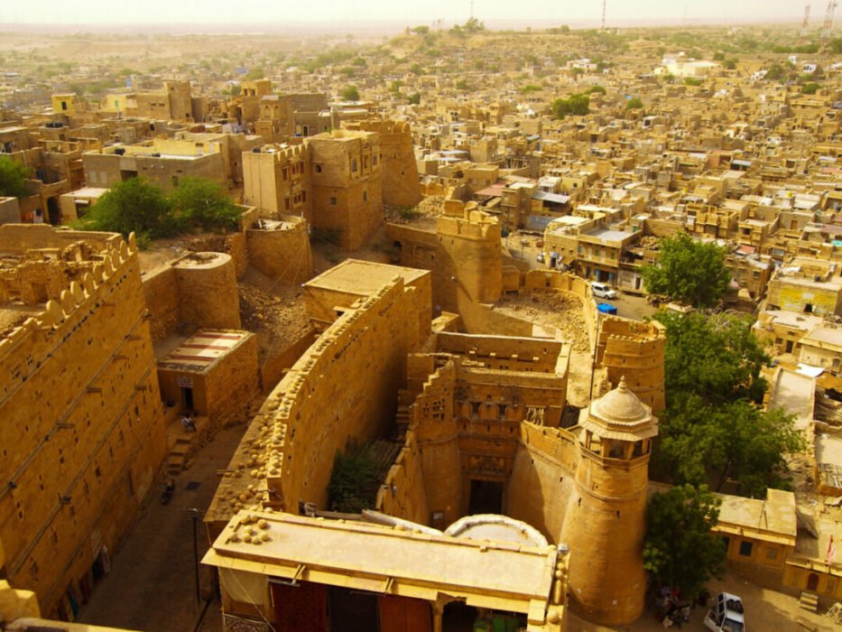 Tempo Traveler in Jaisalmer